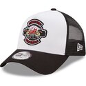 mutzen-gebogen-schwarz-snapback-a-frame-location-icon-der-pigs-eye-garage-von-new-era