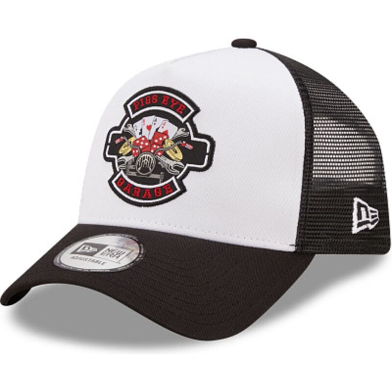 mutzen-gebogen-schwarz-snapback-a-frame-location-icon-der-pigs-eye-garage-von-new-era