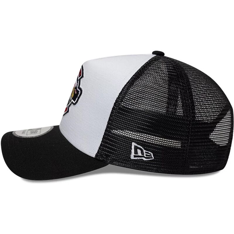 casquette-trucker-noire-et-blanche-a-frame-location-icon-pigs-eye-garage-new-era