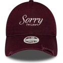 cappello-curvo-rosso-cinghia-regolabile-9twenty-slogan-sorry-i-m-late-di-new-era