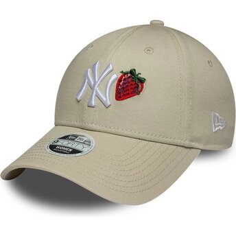 Cappello curvo beige cinghia regolabile 9FORTY Fruit Icon Strawberry dei New York Yankees MLB di New Era