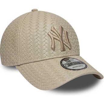 Cappello curvo beige cinghia regolabile 9FORTY PU Weave dei New York Yankees MLB di New Era