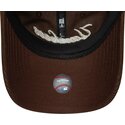 mutzen-gebogen-braun-verstellbares-band-9twenty-cord-script-der-new-york-yankees-mlb-von-new-era