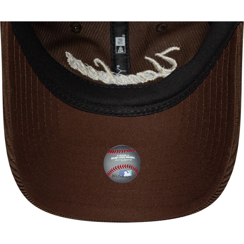 cappello-curvo-marrone-cinghia-regolabile-9twenty-cord-script-dei-new-york-yankees-mlb-di-new-era