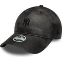 mutzen-gebogen-schwarz-verstellbares-band-9twenty-washed-pu-der-new-york-yankees-mlb-von-new-era