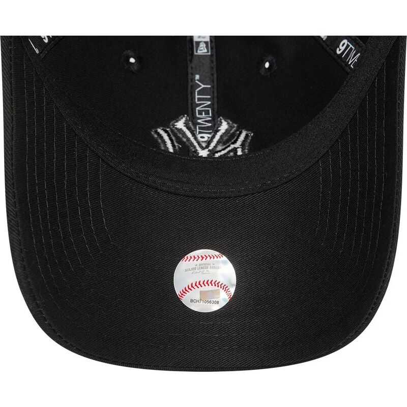 schwarze-verstellbare-curved-cap-mit-schwarzem-logo-9twenty-league-essential-der-new-york-yankees-mlb-von-new-era