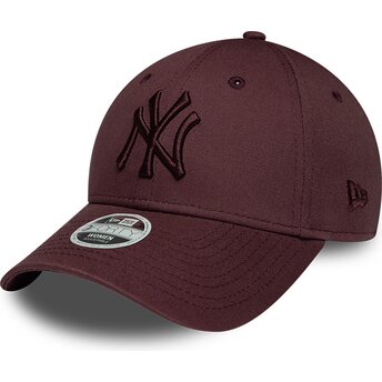 Casquette courbée grenat ajustable pour femme avec logo grenat 9FORTY League Essential New York Yankees MLB New Era