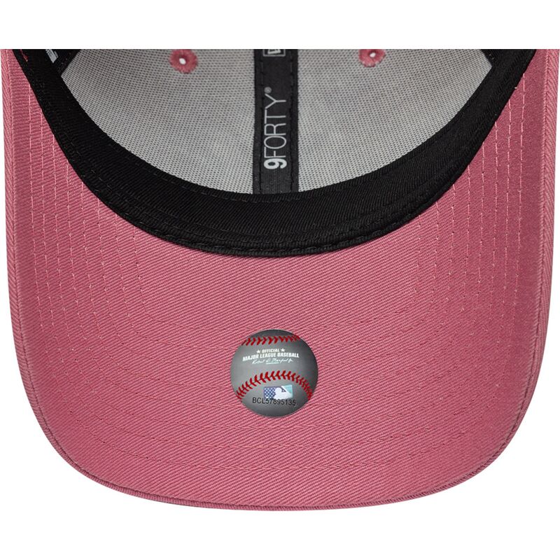 casquette-courbee-rose-ajustable-pour-femme-avec-logo-rose-9forty-league-essential-cas-new-york-yankees-mlb-new-era