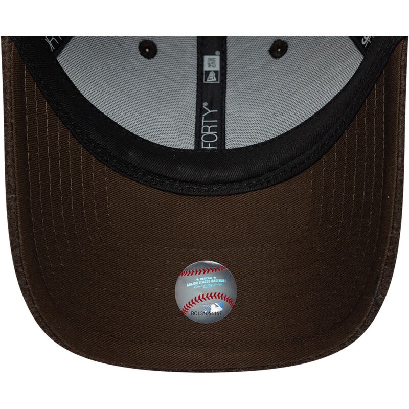 casquette-courbee-marron-snapback-avec-logo-marron-9forty-winter-new-york-yankees-mlb-new-era