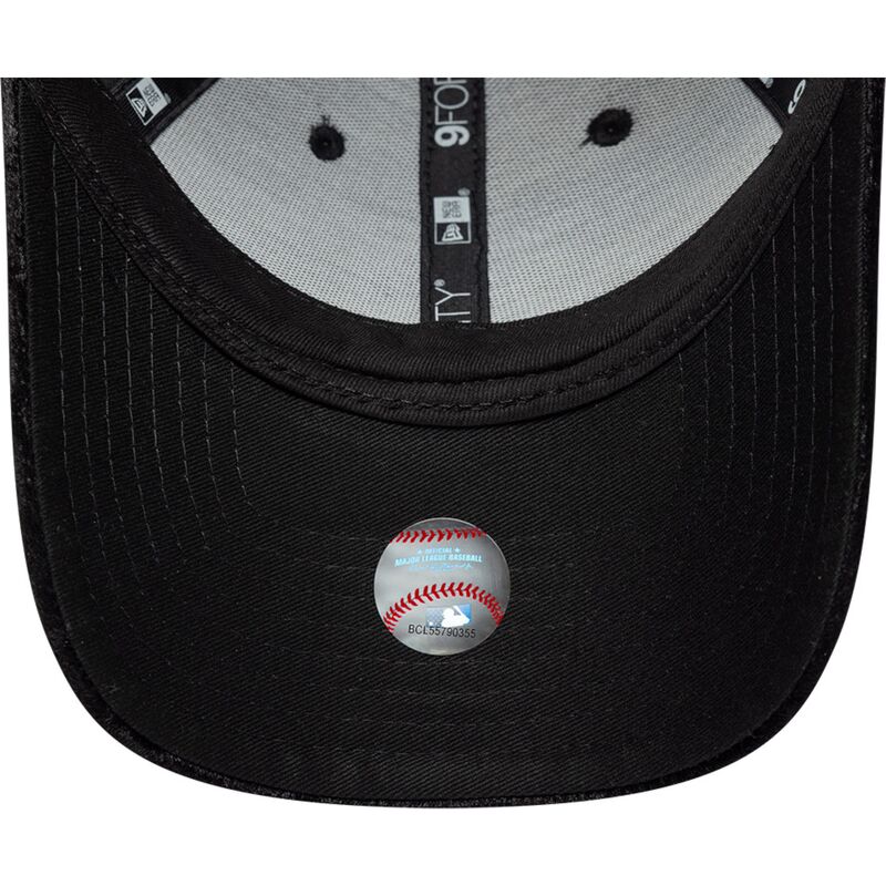 cappello-curvo-nero-cinghia-regolabile-9forty-pattern-velour-dei-new-york-yankees-mlb-di-new-era