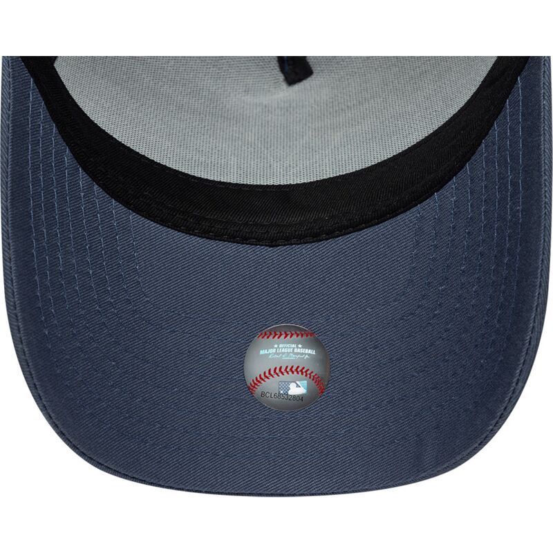 casquette-courbee-bleue-snapback-avec-logo-bleu-marine-e-frame-league-essential-new-york-yankees-mlb-new-era