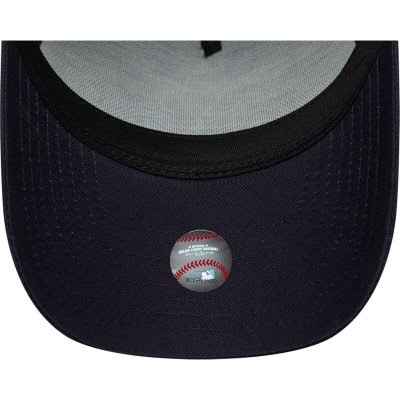 cappello-curvo-blu-marino-snapback-9forty-e-frame-team-outline-dei-new-york-yankees-mlb-di-new-era cappello-curvo-blu-marino-snapback-9forty-e-frame-team-outline-dei-new-york-yankees-mlb-di-new-era