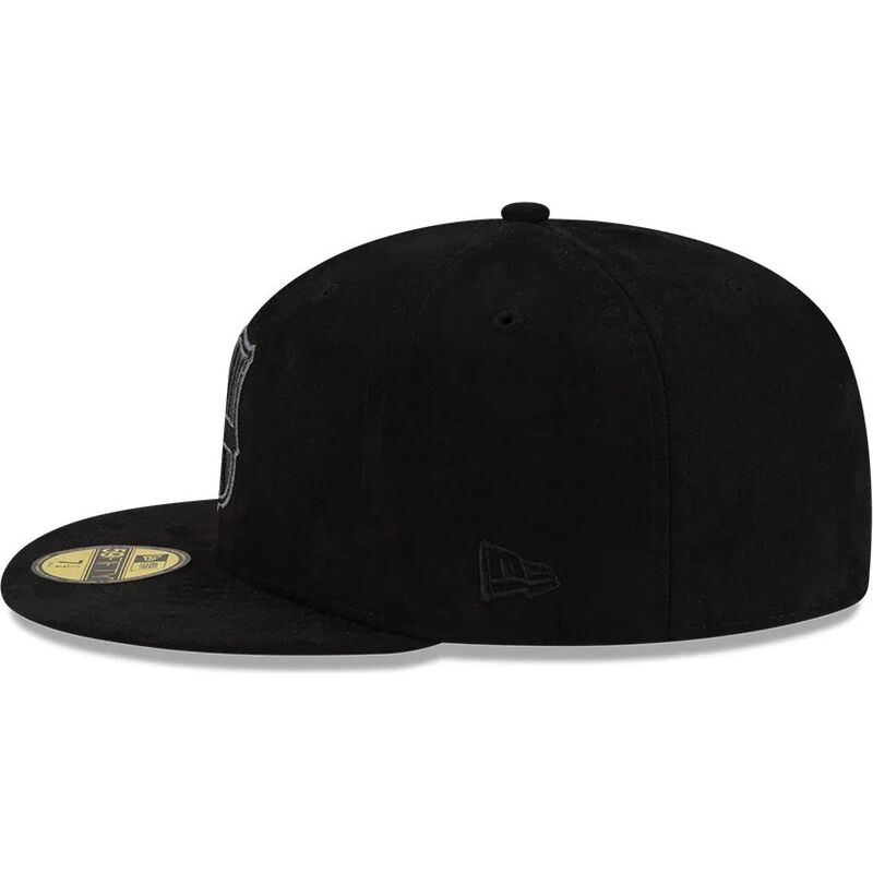casquette-plate-noire-ajustee-avec-logo-noir-fc-barcelona-laliga-59fifty-mes-que-un-club-new-era