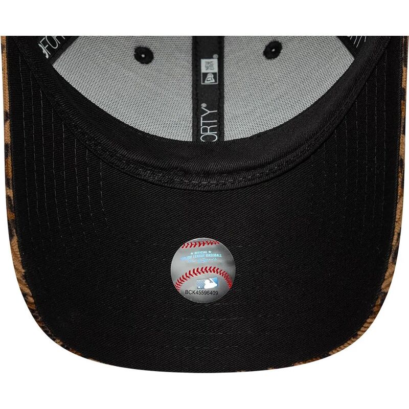 cappello-curvo-leopardato-cinghia-regolabile-9forty-leopard-cord-dei-new-york-yankees-mlb-di-new-era