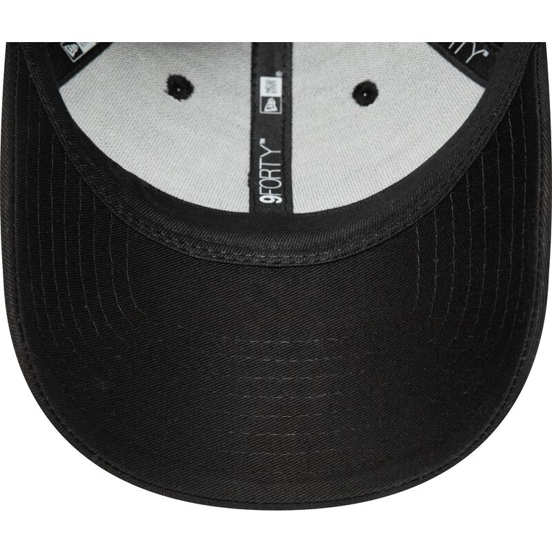 schwarze-verstellbare-curved-cap-mit-schwarzem-logo-9forty-league-essential-der-new-york-yankees-mlb-von-new-era