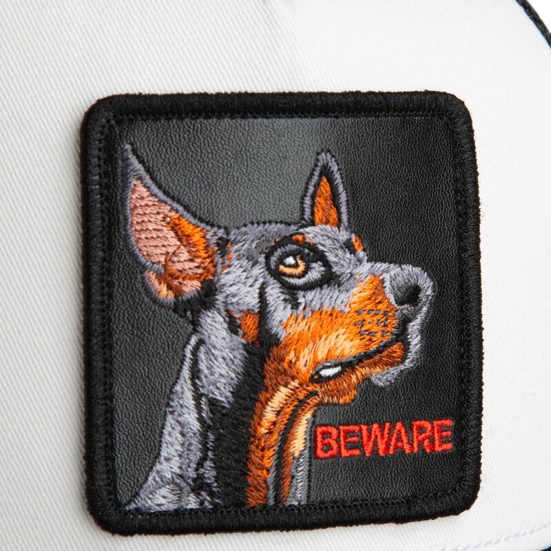 casquette-trucker-noire-et-blanche-pour-enfant-chien-beware-original-recipe-the-farm-goorin-bros
