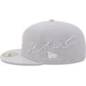 mutzen-flach-grau-angepasst-59fifty-side-script-der-chicago-white-sox-mlb-von-new-era