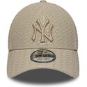 cappello-curvo-beige-cinghia-regolabile-9forty-pu-weave-dei-new-york-yankees-mlb-di-new-era