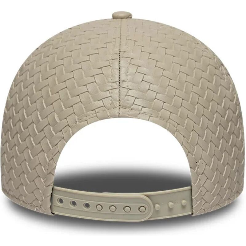 mutzen-gebogen-beige-verstellbares-band-9forty-pu-weave-der-new-york-yankees-mlb-von-new-era