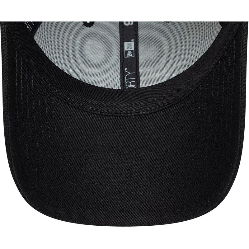 cappello-curvo-nero-cinghia-regolabile-9forty-gem-patch-distress-alone-di-new-era