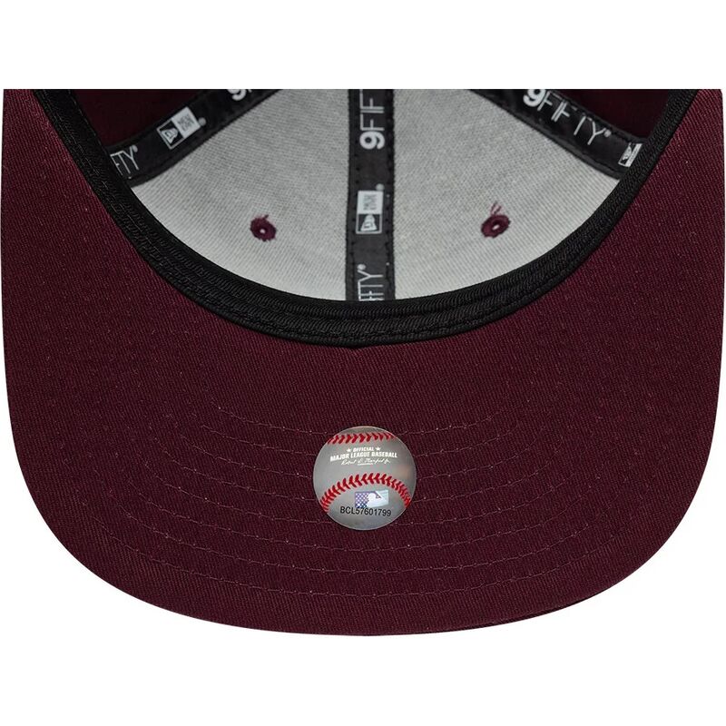 mutzen-flach-rot-snapback-9fifty-original-fit-league-essential-der-new-york-yankees-mlb-von-new-era mutzen-flach-rot-snapback-9fifty-original-fit-league-essential-der-new-york-yankees-mlb-von-new-era