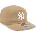 cappello-curvo-beige-snapback-19twenty-precurved-dei-new-york-yankees-mlb-di-new-era
