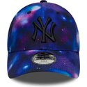 casquette-courbee-multicolore-snapback-pour-enfant-avec-logo-noir-9forty-all-over-print-space-new-york-yankees-mlb-new-era