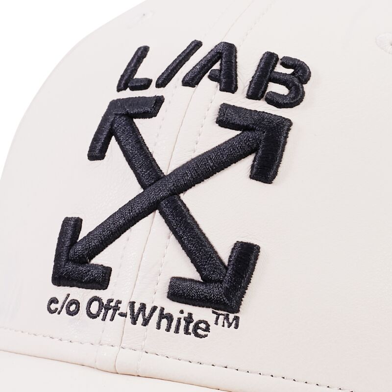 cappello-curvo-beige-cinghia-regolabile-clamp-arrows-pu-leather-di-l-ab-c-o-off-white cappello-curvo-beige-cinghia-regolabile-clamp-arrows-pu-leather-di-l-ab-c-o-off-white