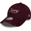 cappello-curvo-rosso-cinghia-regolabile-9twenty-slogan-sorry-i-m-late-di-new-era
