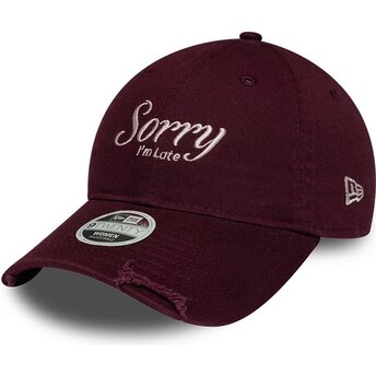 Mützen gebogen rot verstellbares band 9TWENTY Slogan Sorry I'm Late von New Era