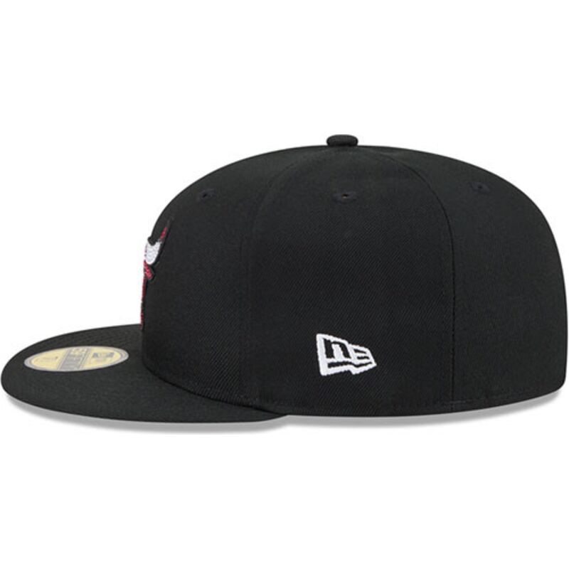 casquette-plate-noire-ajustee-59fifty-rhinestone-badge-chicago-bulls-nba-new-era casquette-plate-noire-ajustee-59fifty-rhinestone-badge-chicago-bulls-nba-new-era
