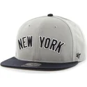 cappelli-piatta-grigio-snapback-lateral-dei-new-york-yankees-mlb-di-47-brand